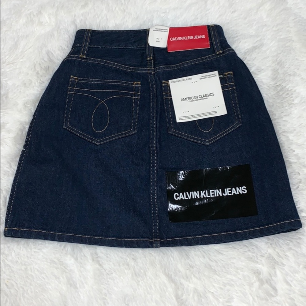 Calvin Klein - Picture 3 of 4
